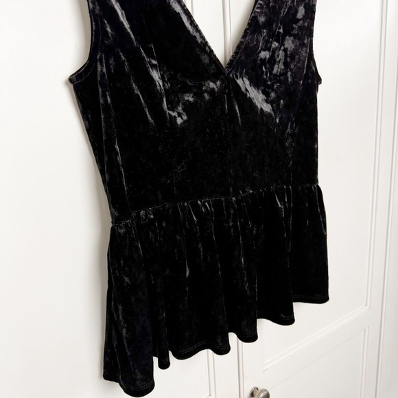BCBGeneration Black VELVET PEPLUM V-NECK TOP Size Small - Picture 5 of 11